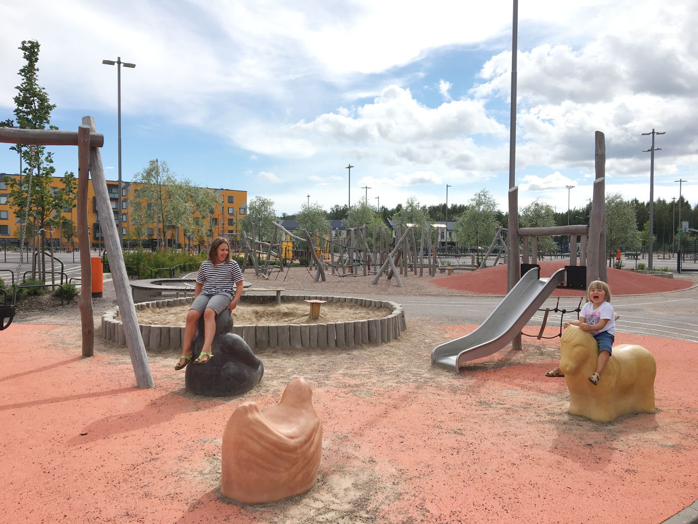 Opinmäki playground kids playing