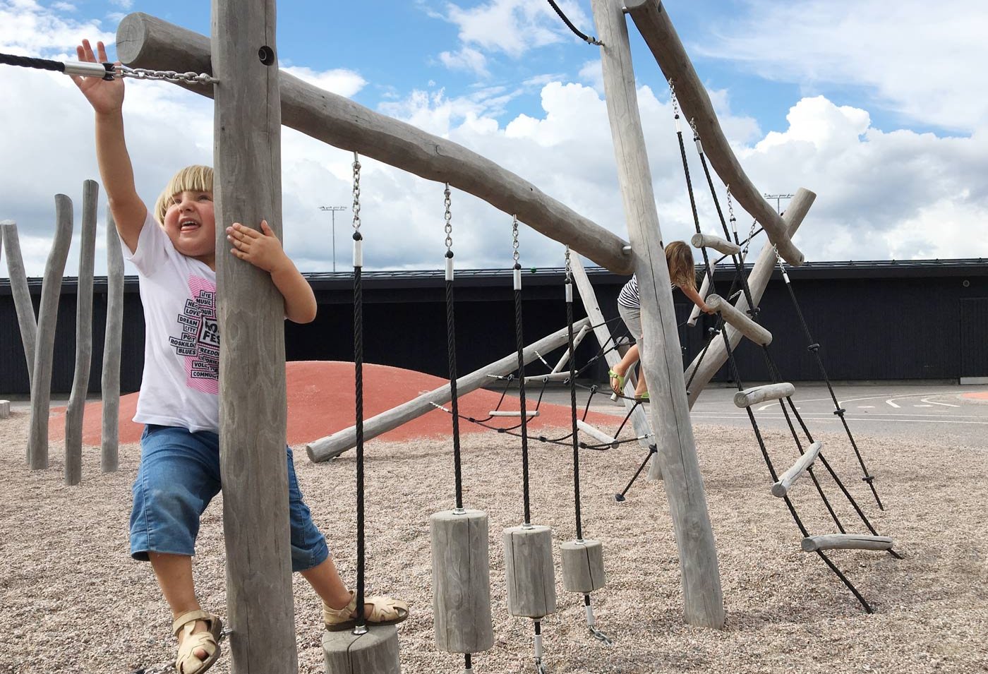 Opinmäki campus playground kids playing